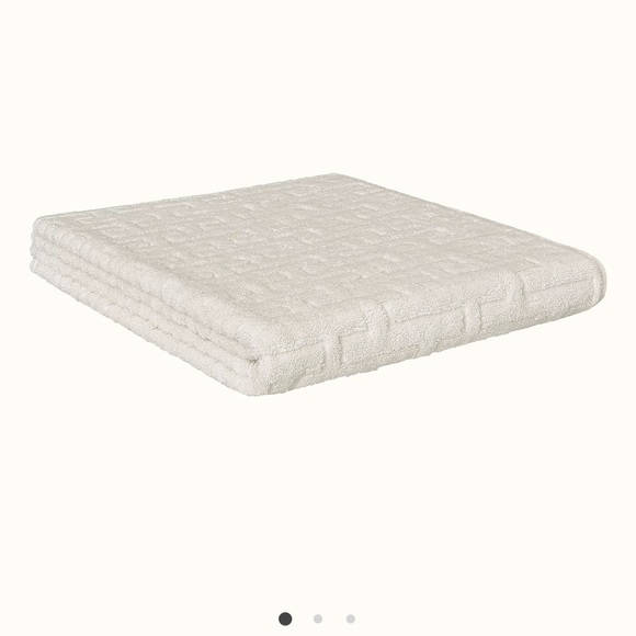 Brand new Hermes stairs bath towel - Picture 2 of 2